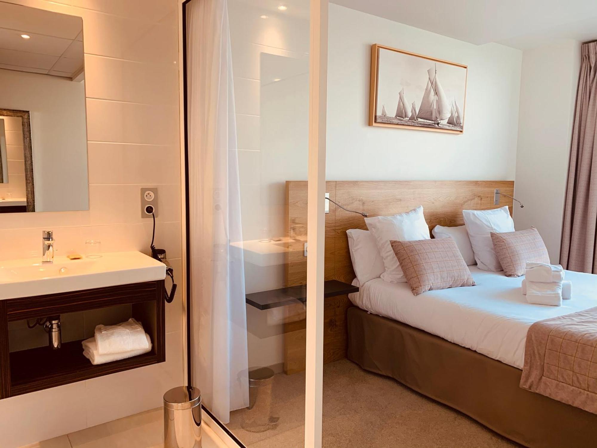 Le Nautica Hotel เปโรส กีเรค ภายนอก รูปภาพ
