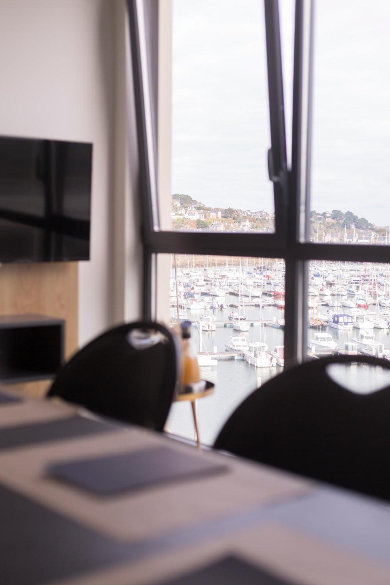 Le Nautica Hotel เปโรส กีเรค ภายนอก รูปภาพ