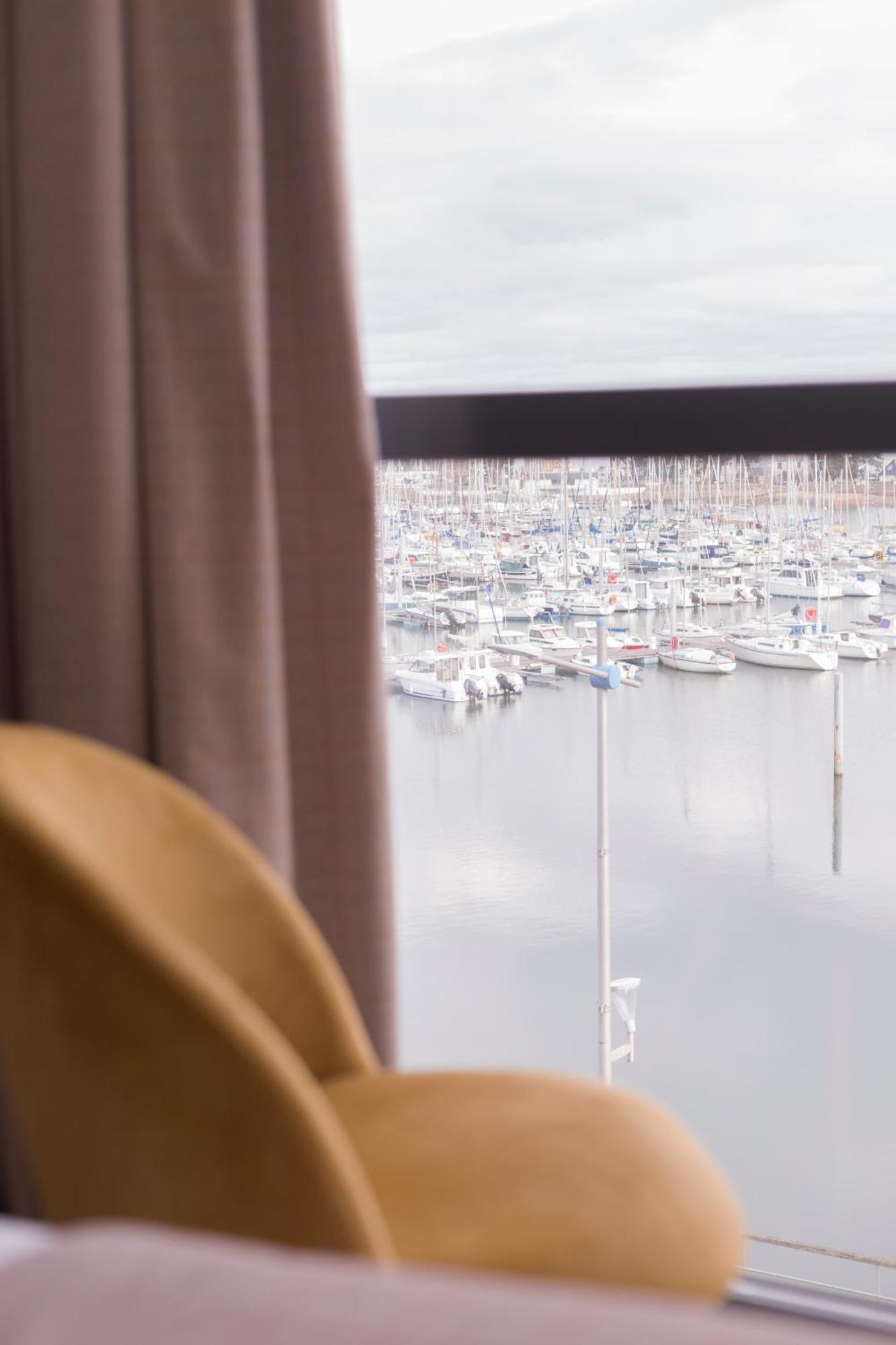 Le Nautica Hotel เปโรส กีเรค ภายนอก รูปภาพ