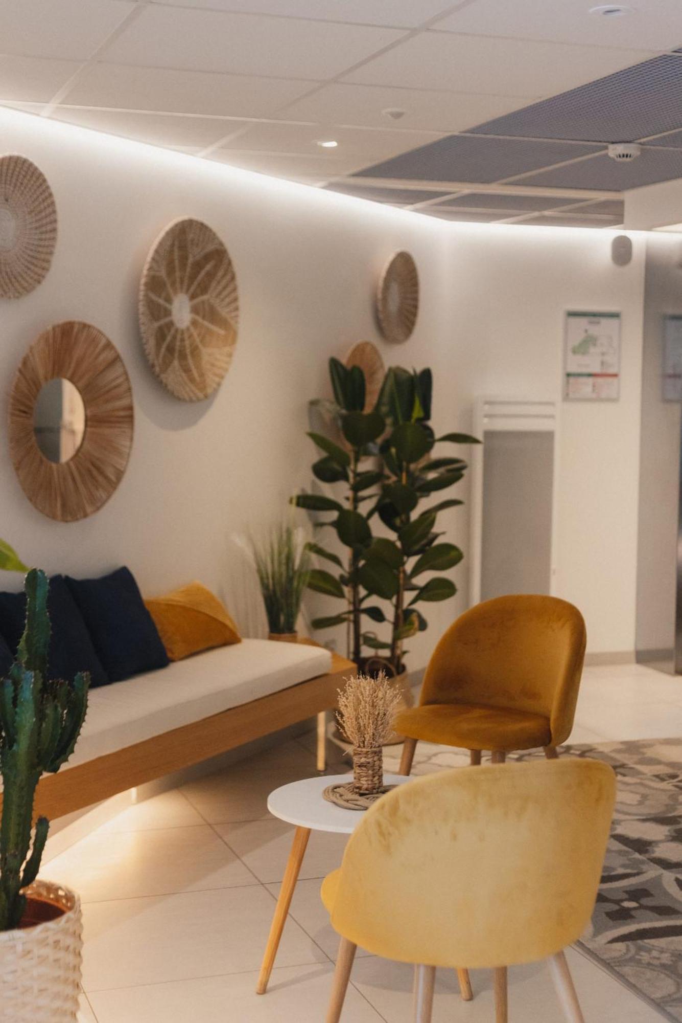 Le Nautica Hotel เปโรส กีเรค ภายนอก รูปภาพ